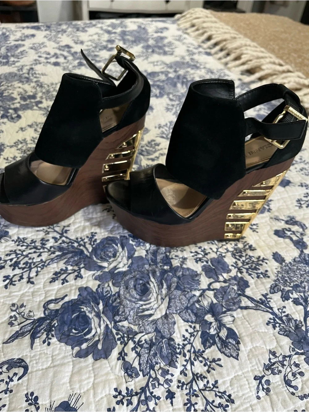Gianni Bini Black Platform Wedge Sandals with Gold Accents